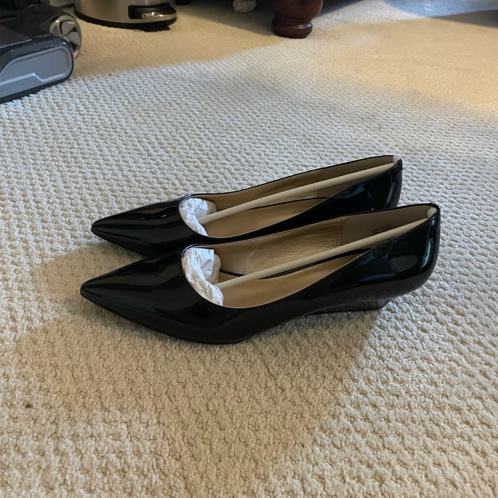 Bandolino black patent leather wedges.
